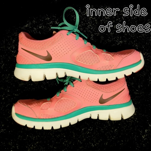 Pink Nike shoes - Picture 3 of 7